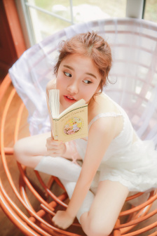 女服务员们胯下的尿奴小说